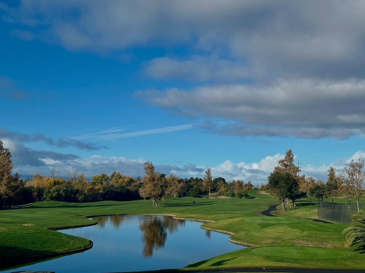 Los Lagos Golf Course Logo